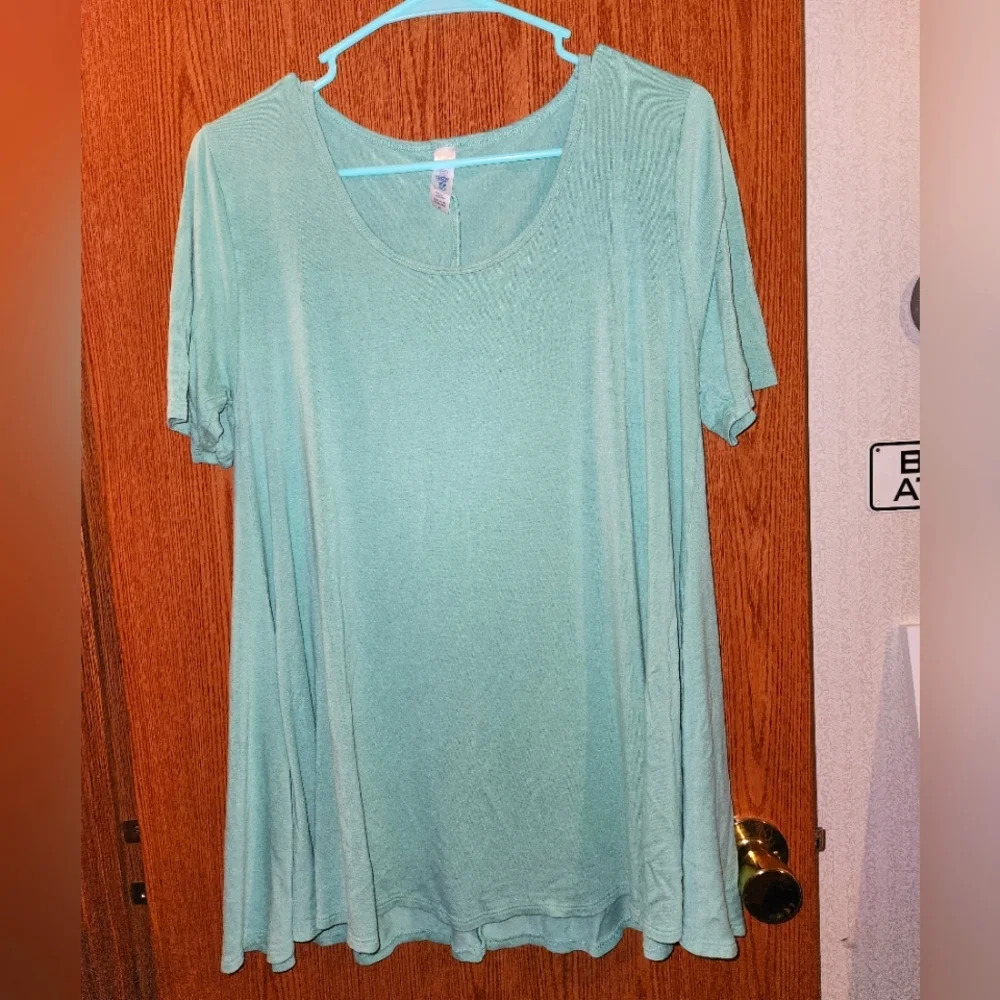 💓3/$15 LuLaRoe Simply Comfortable Basic Flowy Top